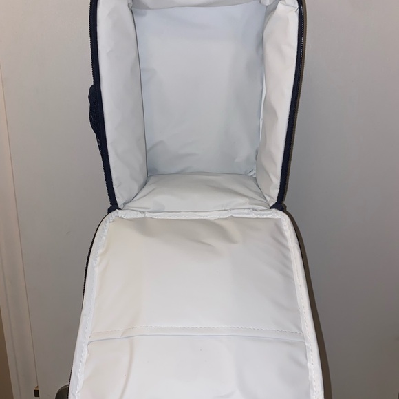 Vera Bradley deluxe lunchbox in the pattern Ikat island. - Picture 5 of 5